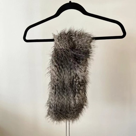 ARITZIA T.BABATON  FUR FAUX SCARFS - Picture 2 of 4